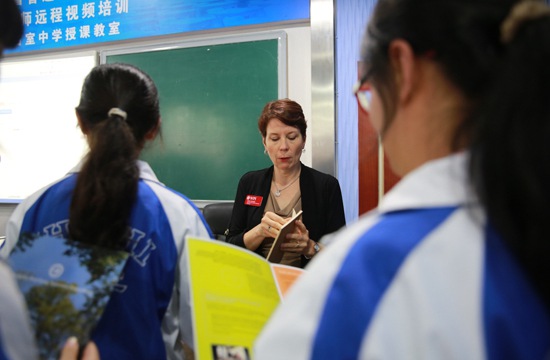 招生官发放资料