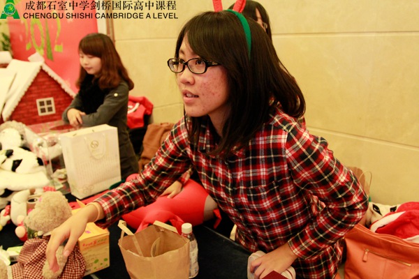 剑桥学子正在组织捐赠物品义卖