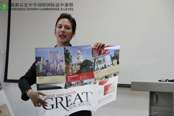 罗格斯大学招生官Tania Castaneda介绍学校的地理位置