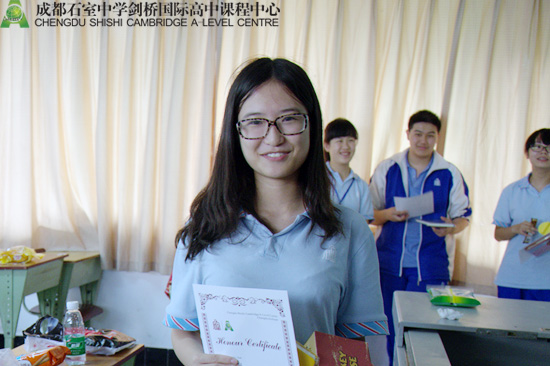 年度优秀学生记者唐瑞聆