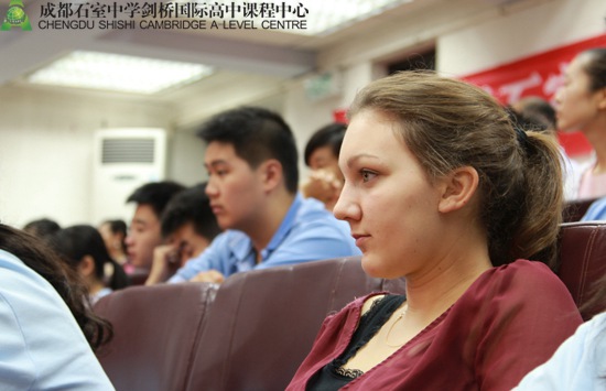 德国交流生LUZI参加开学典礼