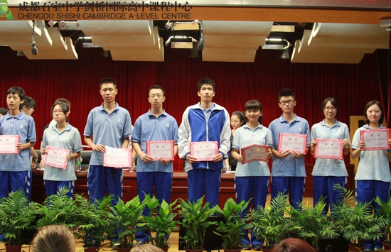 获得优异成绩奖的高二高三同学