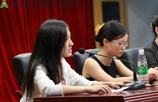 江蝶同学在开学典礼上分享学习心得