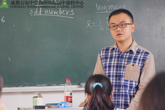 肖老师带来精彩的主题演讲《改变人生轨迹的三个苹果》