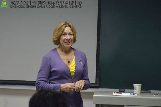 Stephanie介绍佛罗里达理工学院地位位置与就业实习情况