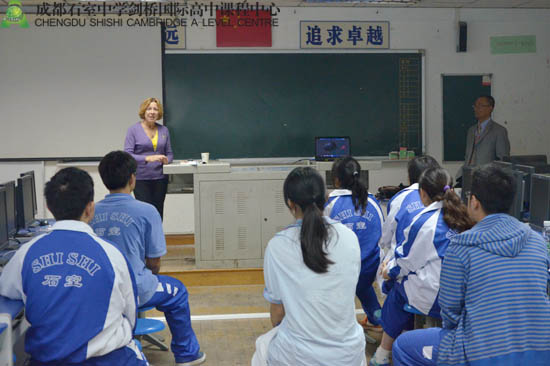 Stephanie与剑桥班的孩子们交流 