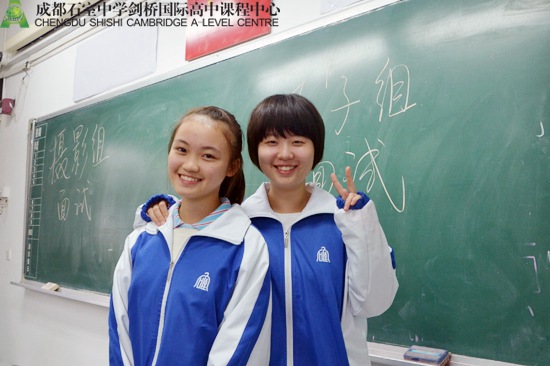 面试结束后，同学们显得格外放松 