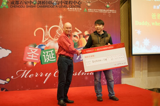 Andrew Derham代表全课程师生传播慈善力量