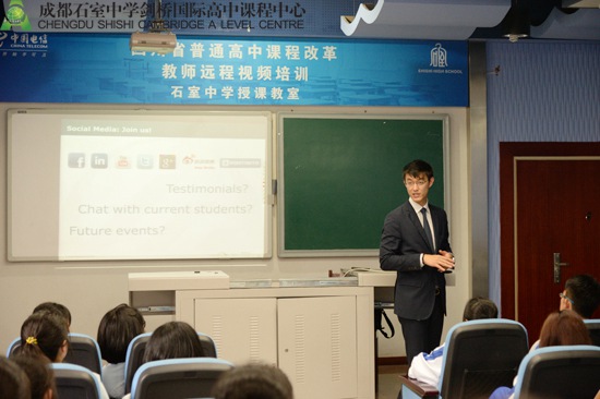 Josh与同学们互动