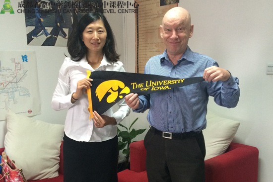 Andrew接过友谊的旗帜