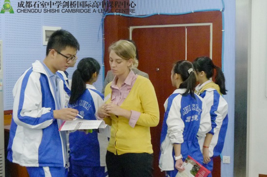 Rachel与剑桥同学交流 