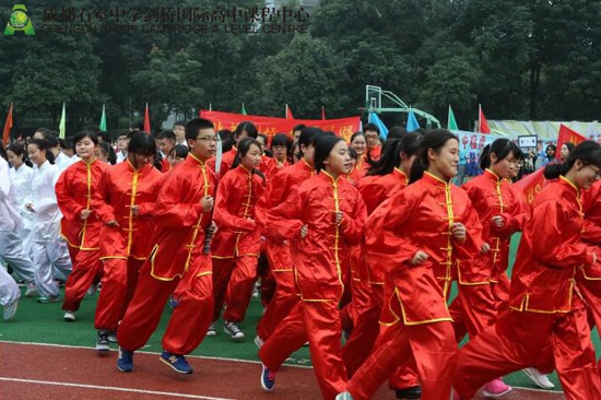 同学们分组列队