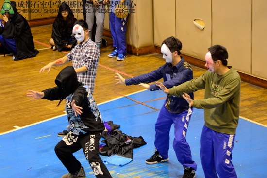 你还沉醉在昨晚魅力的街舞表演吗？