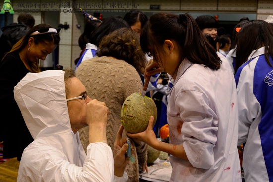 我和Ryan的南瓜灯即将出炉