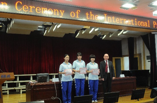 Derham先生表彰优秀学生