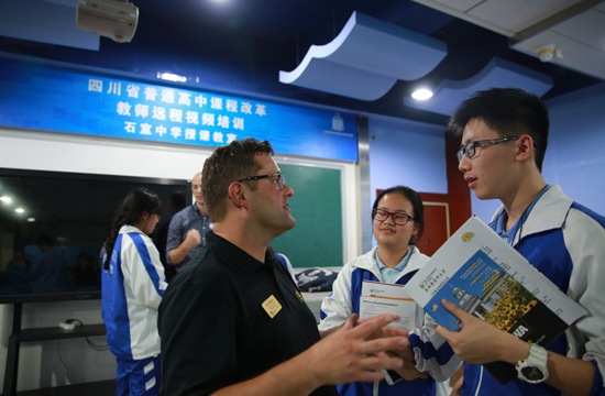 招生官与课程中心学子交流 