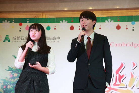 学生主持人开场