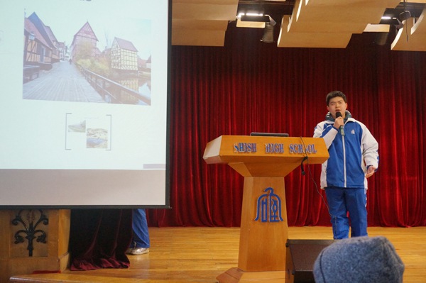 第二组同学分享中国和丹麦的历史文化