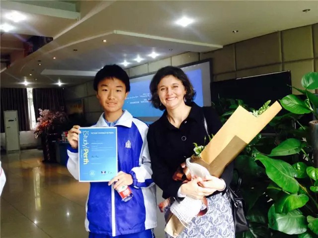 唐浩云同学获奖合影