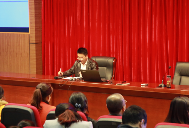 荣主任就讲座的意义作简短发言