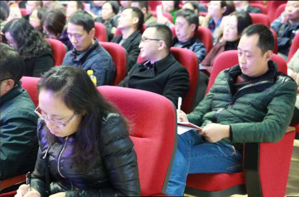 家长认真做笔记