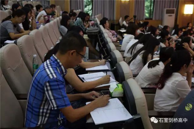 教师节献礼|石室中学初三班主任舒缓压力心理讲座