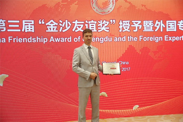 Mr.Strugnell现场留影